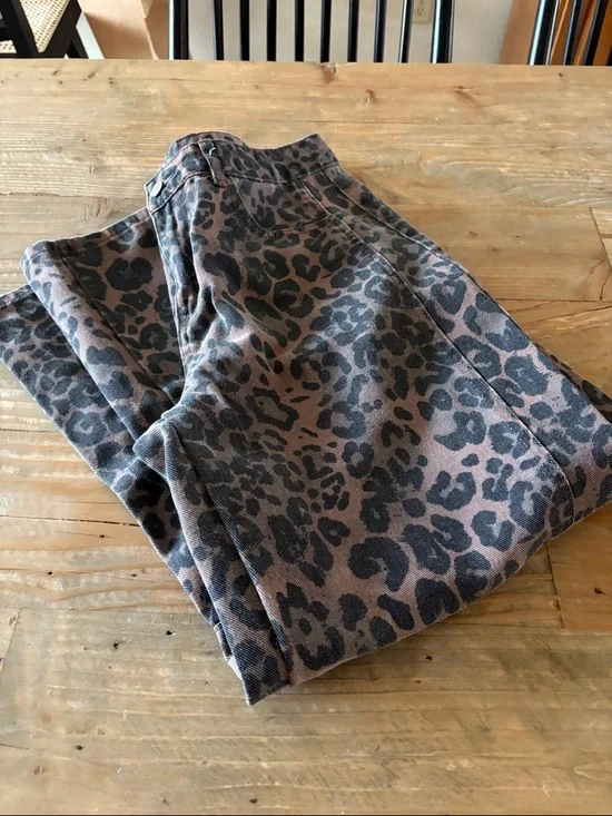 Look a like Free People barrel jeans. - Picture 1 of 4